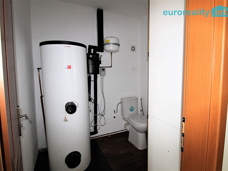 Prodej komerčního prostoru, 389 m² (22 z 31)