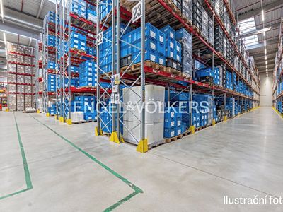 Pronájem skladového prostoru 1920 m²