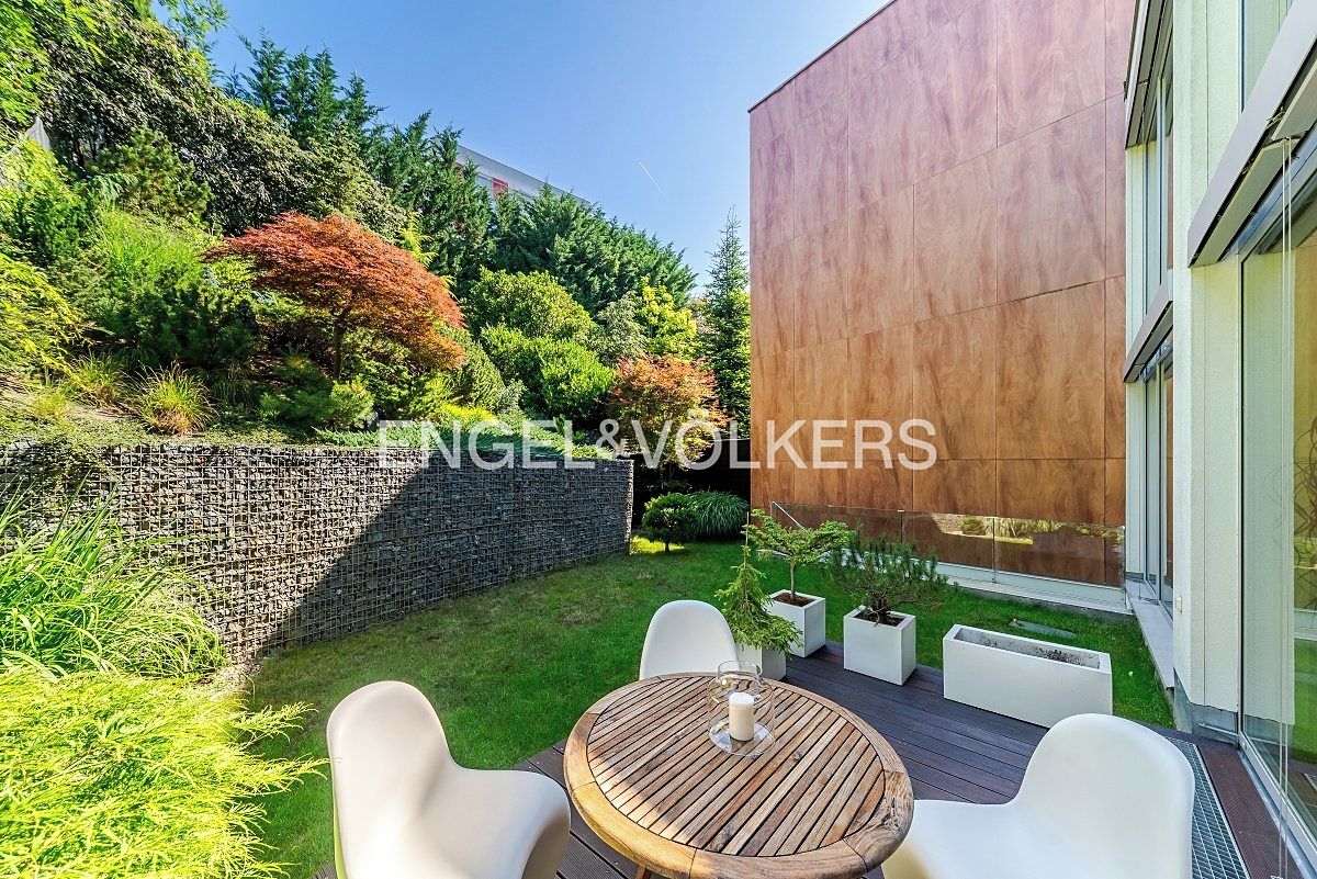 Prodej rodinného domu 300 m², pozemek 388 m² – fotografie 5