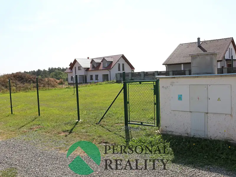Prodej stavebního pozemku 895 m², Milostín – náhled fotky 1