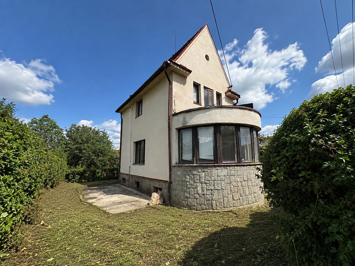 Prodej rodinného domu 195 m², pozemek 1027 m² – fotografie 2
