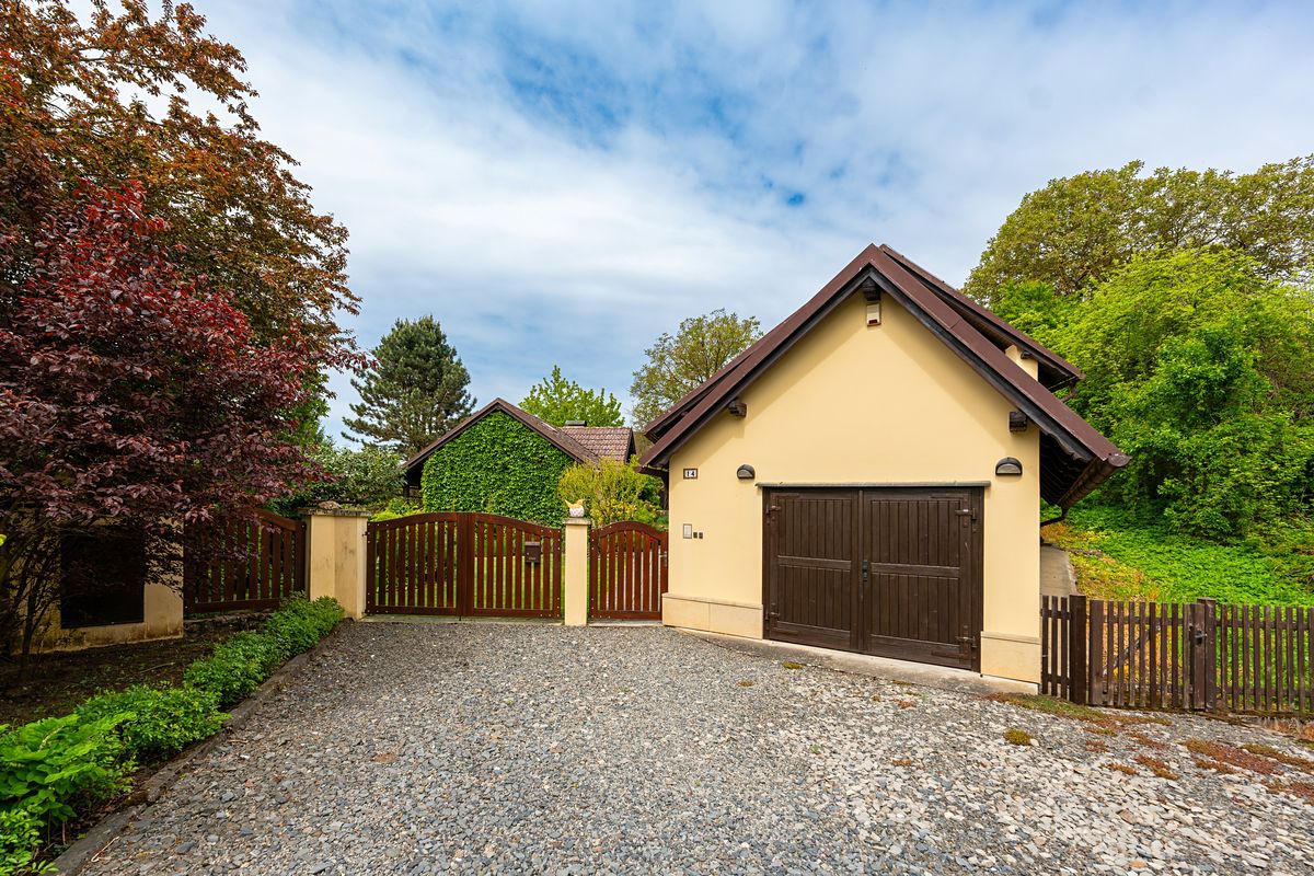 Prodej rodinného domu 200 m², pozemek 4816 m² – fotografie 2