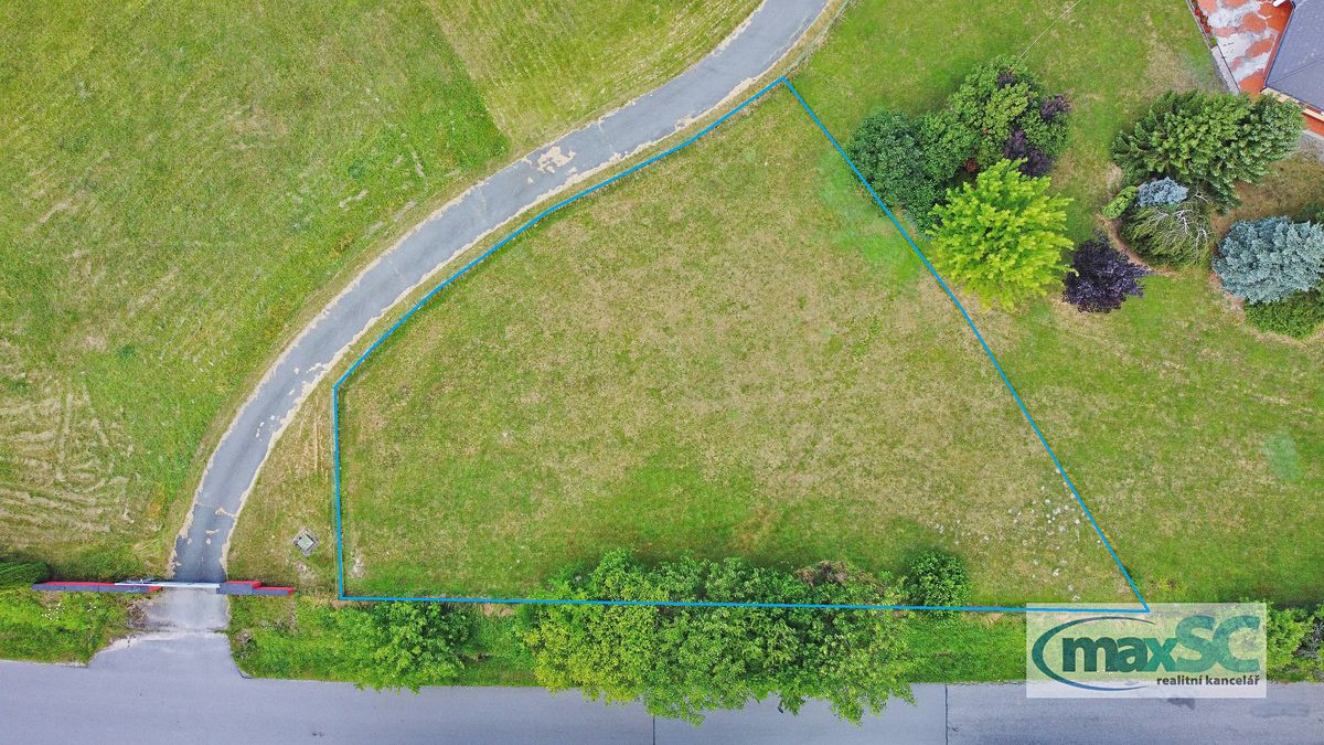 Prodej stavebního pozemku 976 m² – fotografie 3