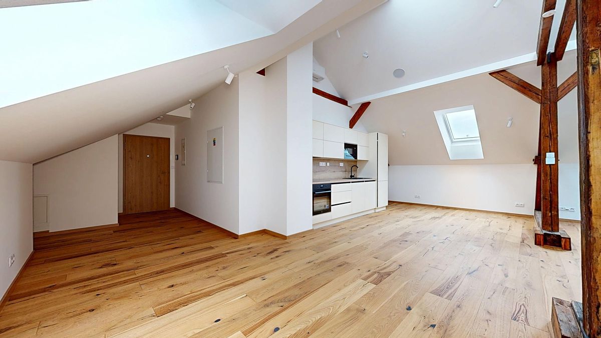 Pronájem bytu atypický 121 m² – fotografie 2