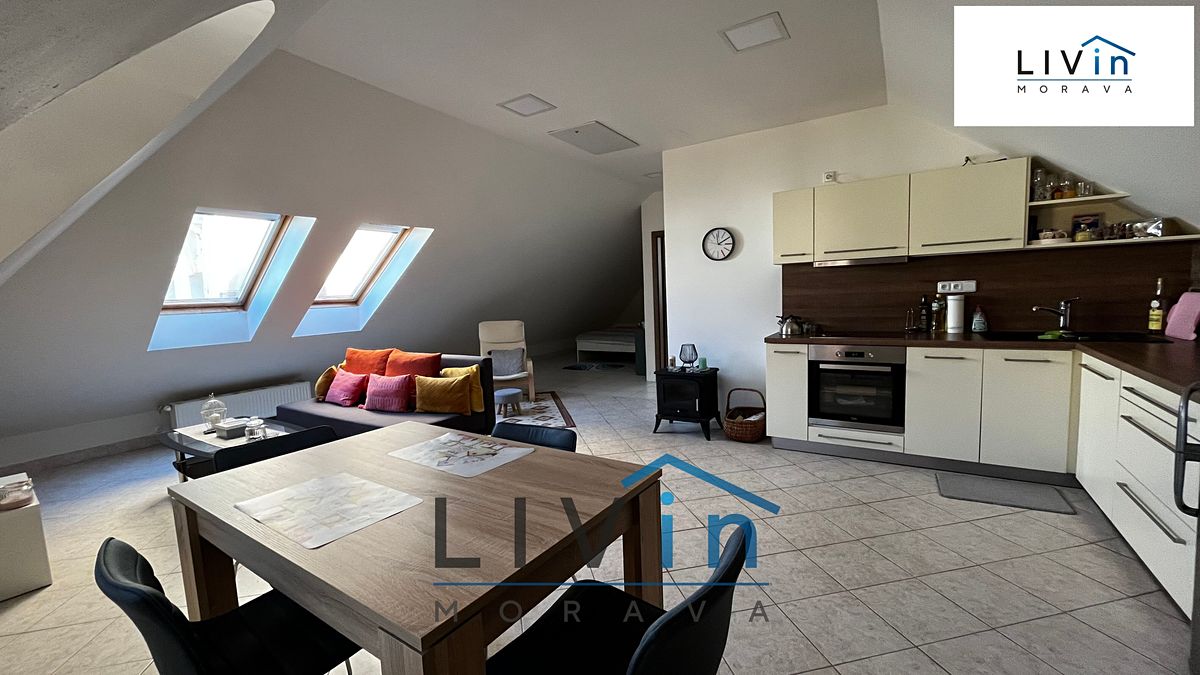 Pronájem bytu 1+kk 52 m²