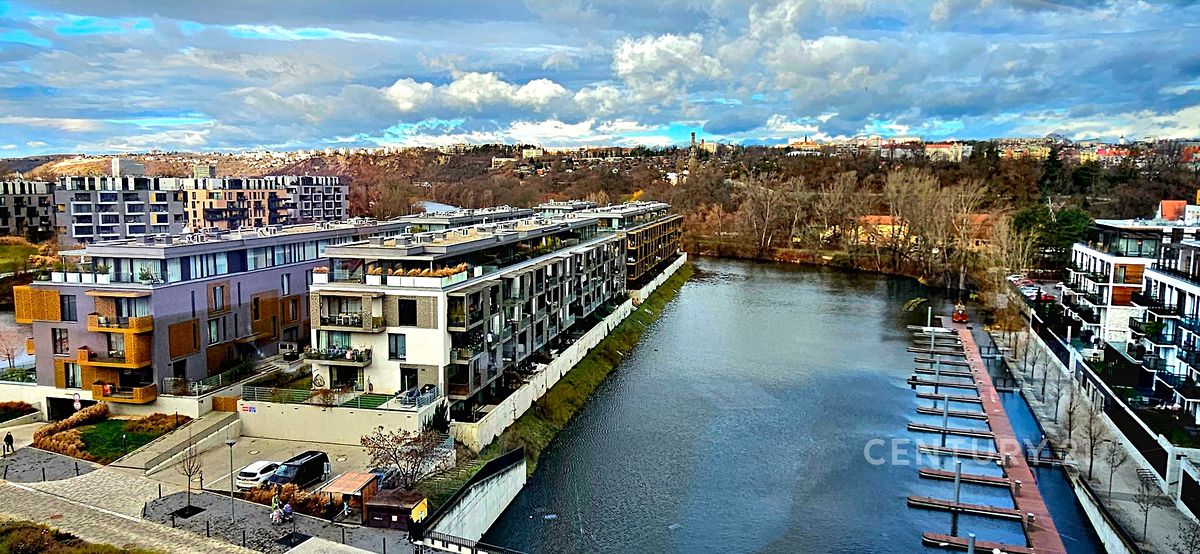 Pronájem kanceláře 1057 m² – fotografie 2