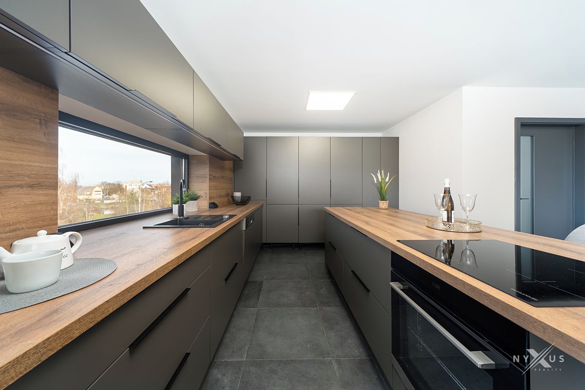 Prodej rodinného domu 316 m², pozemek 1000 m² – fotografie 5