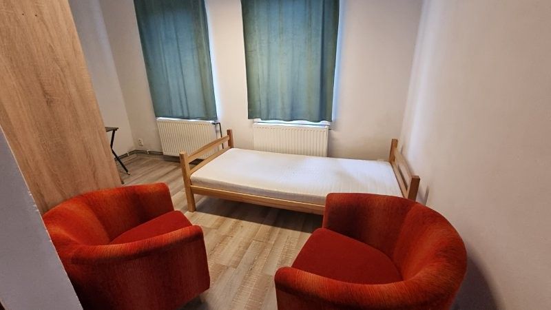 Pronájem bytu 6 pokojů a více 220 m² – fotografie 3
