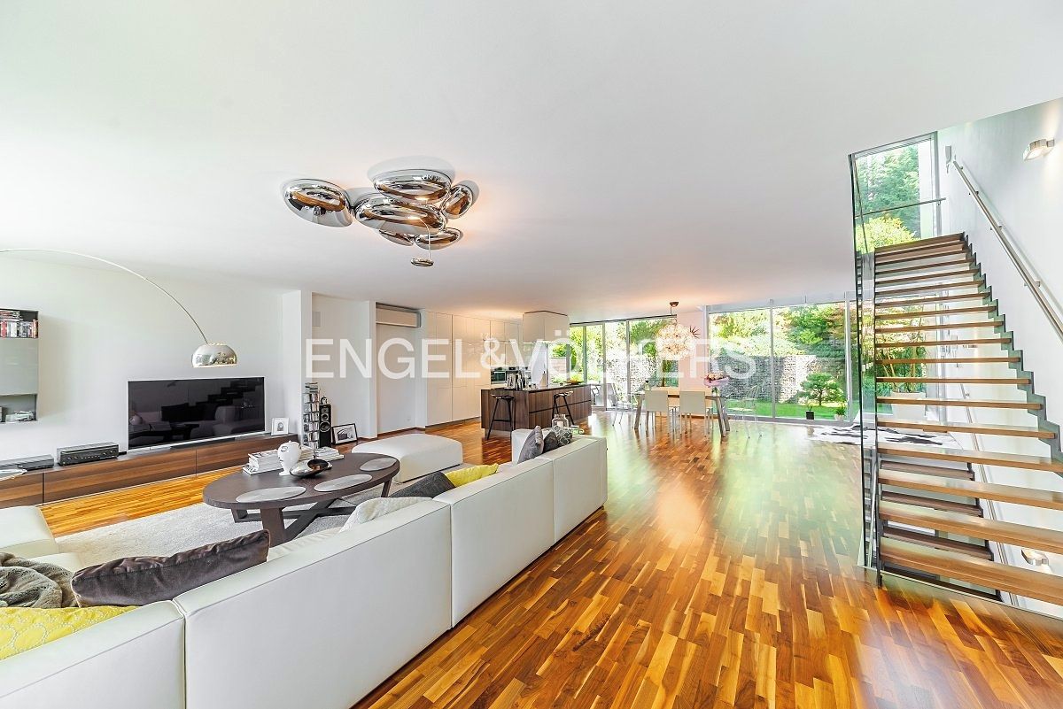 Prodej rodinného domu 300 m², pozemek 388 m²