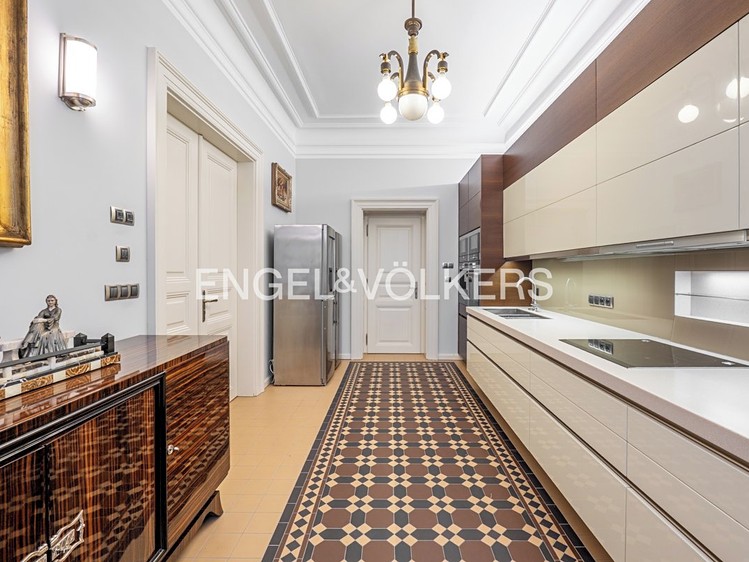 Квартира 5+1 в оренду, 184 м² (4 з 14)