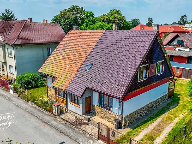 Prodej rodinného domu 168 m², pozemek 391 m², Černovice – náhled fotky 1