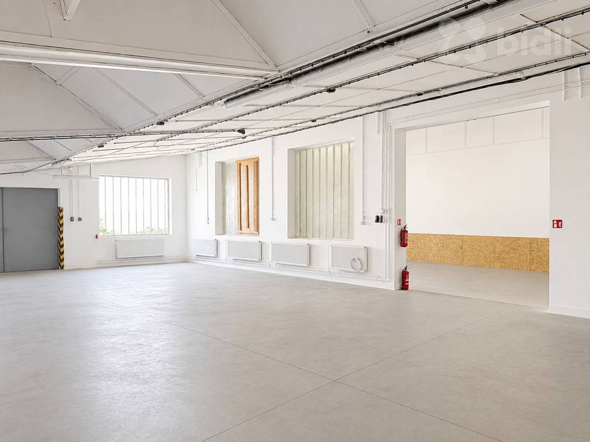 Pronájem skladového prostoru 1750 m² – fotografie 3