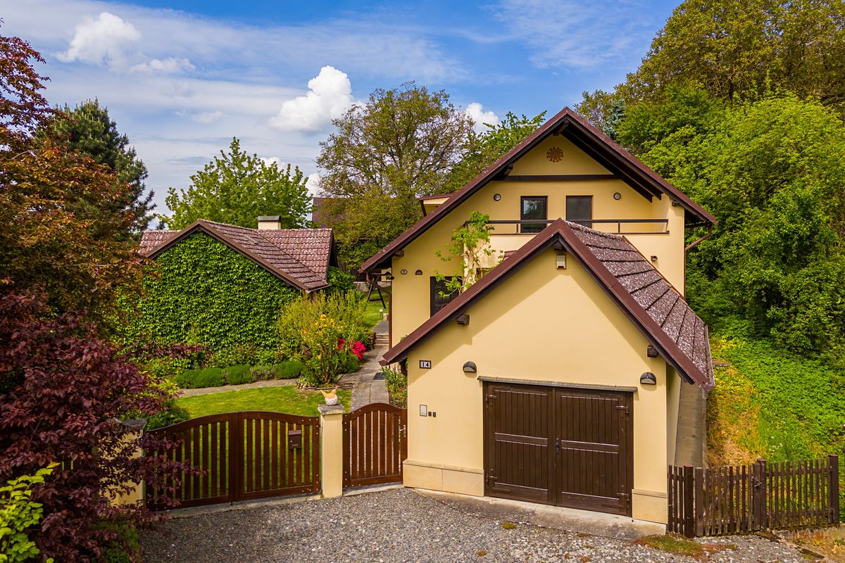 Prodej rodinného domu 200 m², pozemek 4816 m²