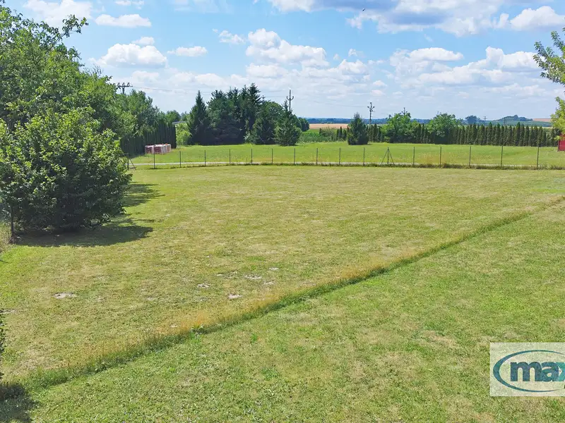 Prodej stavebního pozemku 976 m², Holice – náhled fotky 2
