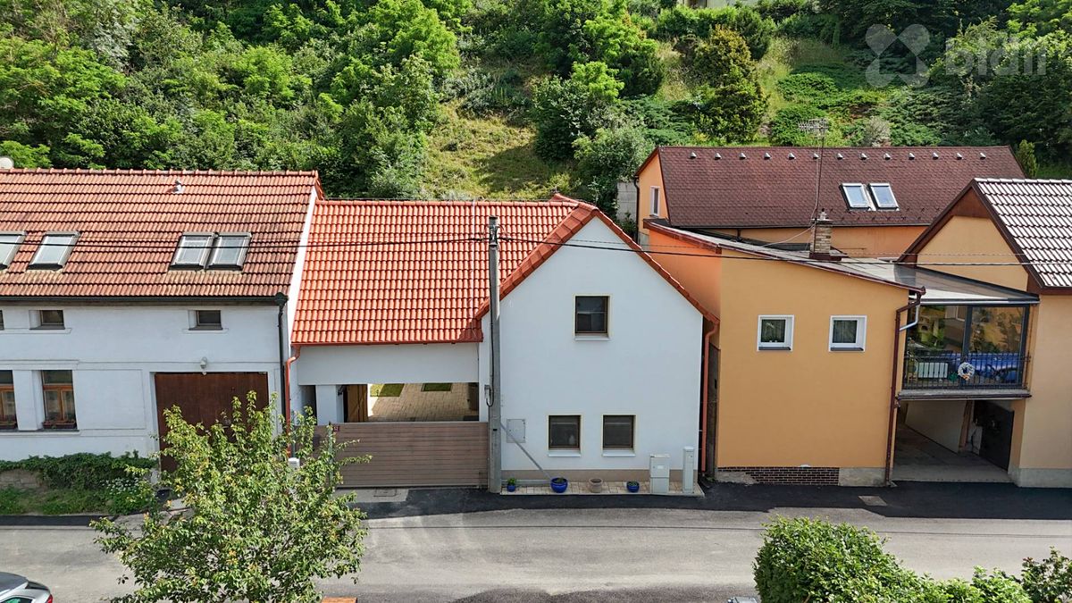 Prodej rodinného domu 130 m², pozemek 380 m² – fotografie 2
