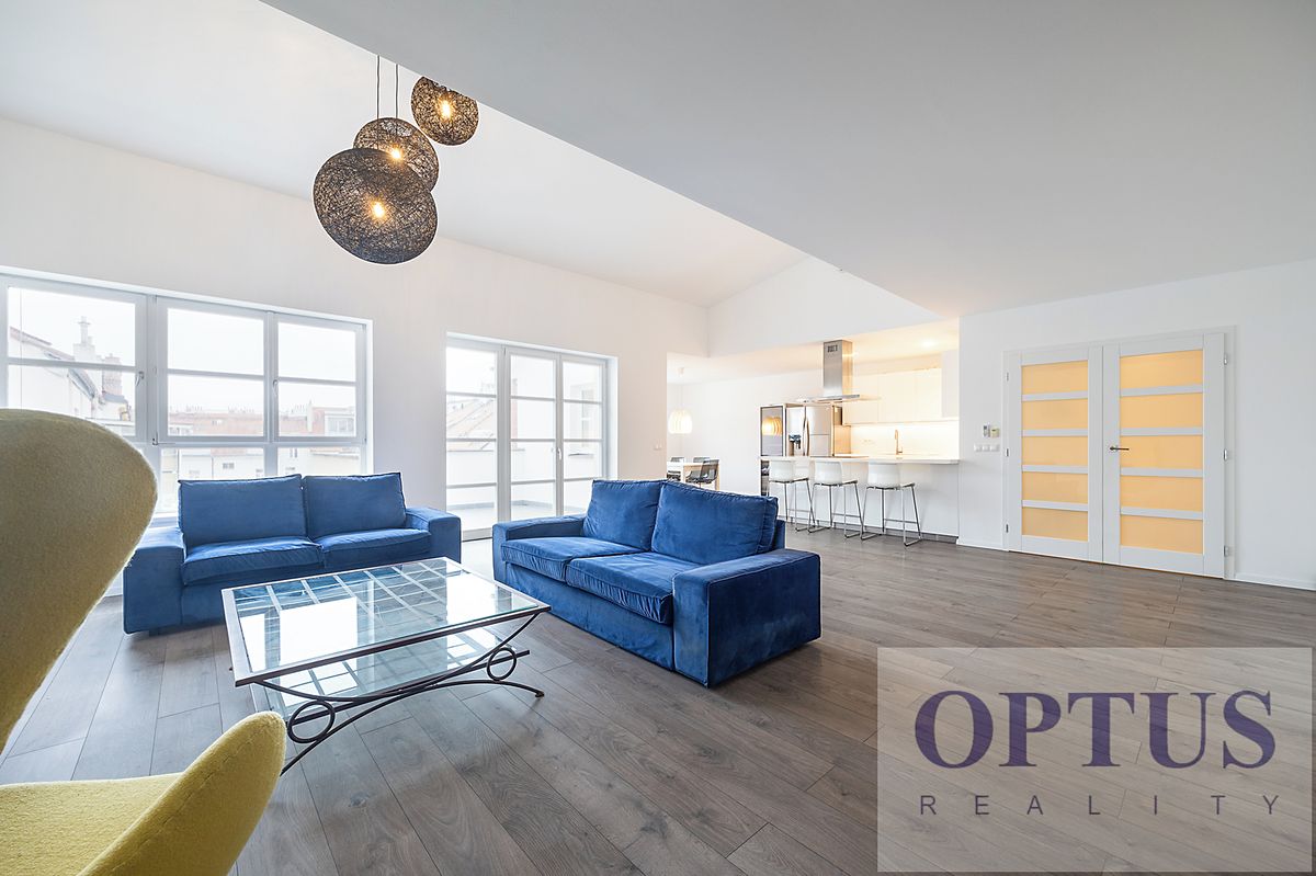 Pronájem bytu 6 pokojů a více 218 m² (Mezonet)