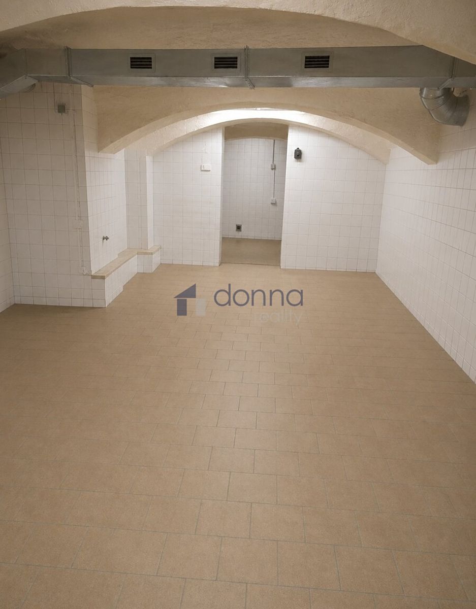 Pronájem skladového prostoru 220 m² – fotografie 2
