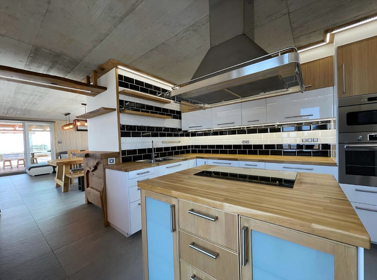 Pronájem bytu 4+1 370 m² – fotografie 3