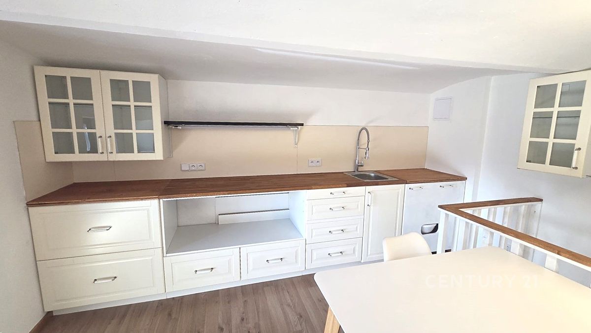 Pronájem bytu 1+kk 18 m² – fotografie 3