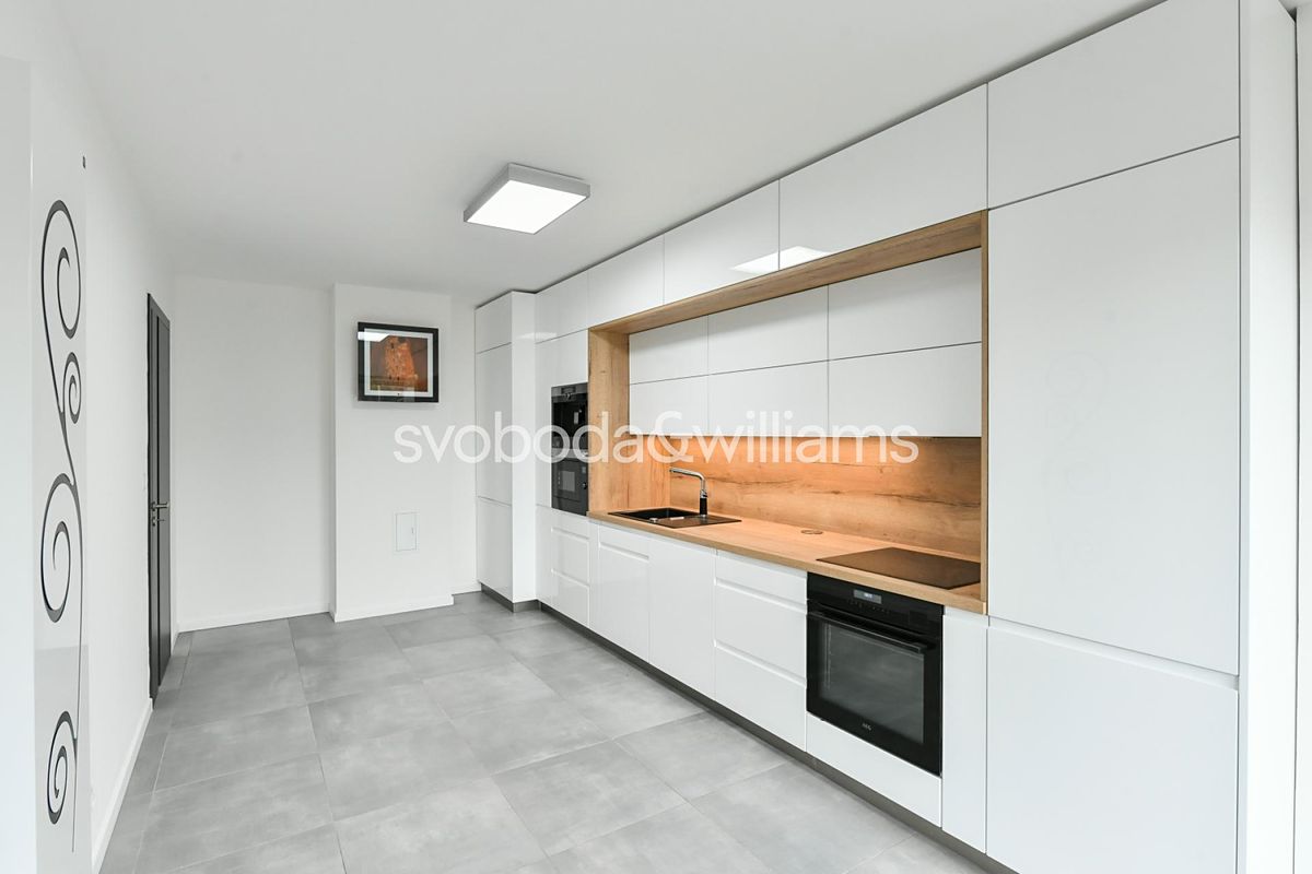 Pronájem rodinného domu 201 m², pozemek 302 m² – fotografie 3
