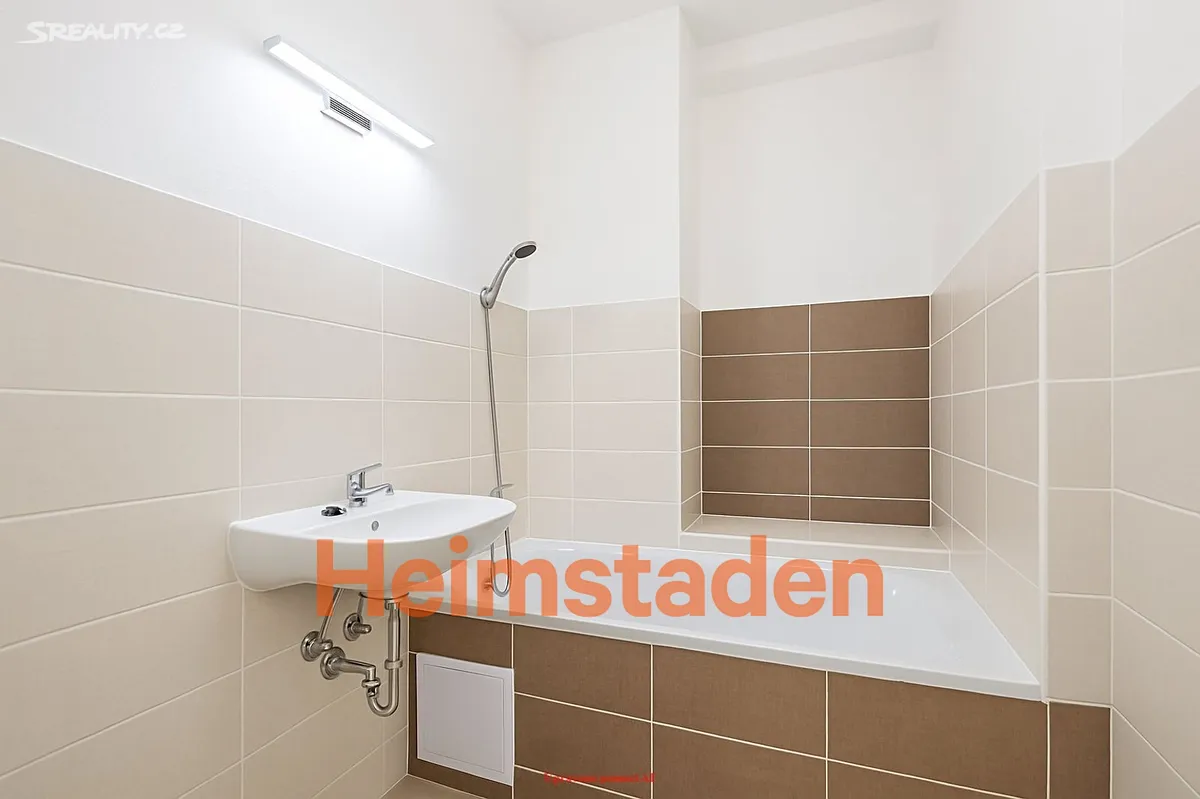 Pronájem bytu 2+1 57 m² – pohled 4