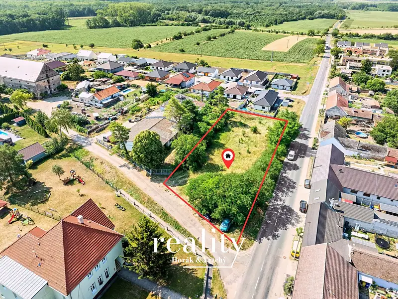 Prodej stavebního pozemku 2002 m², Drnholec – náhled fotky 1