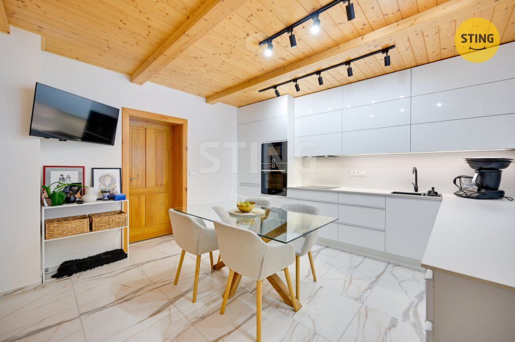 Prodej rodinného domu 200 m², pozemek 567 m² – fotografie 5