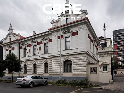 Pronájem kanceláře 2000 m²