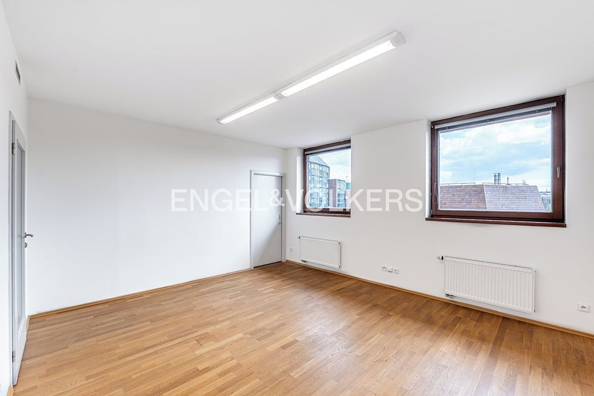 Pronájem kanceláře 147 m² – fotografie 4