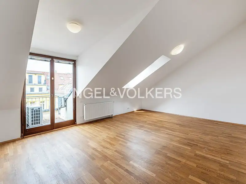 Pronájem kanceláře 147 m², Praha – náhled fotky 1