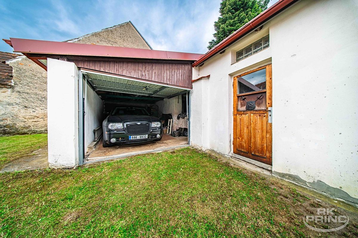 Prodej rodinného domu 350 m², pozemek 1295 m² – fotografie 3