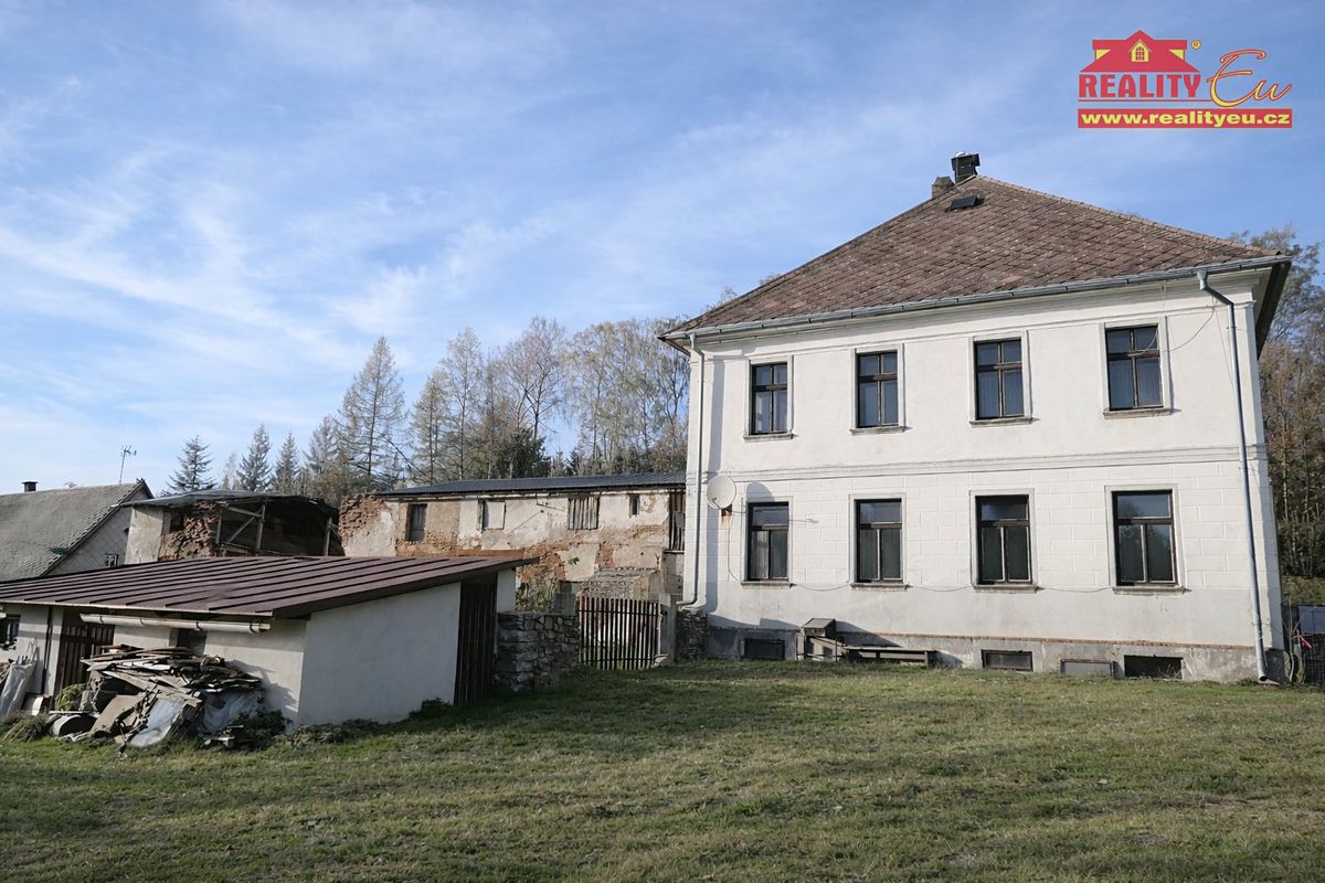 Prodej rodinného domu 560 m², pozemek 2200 m²