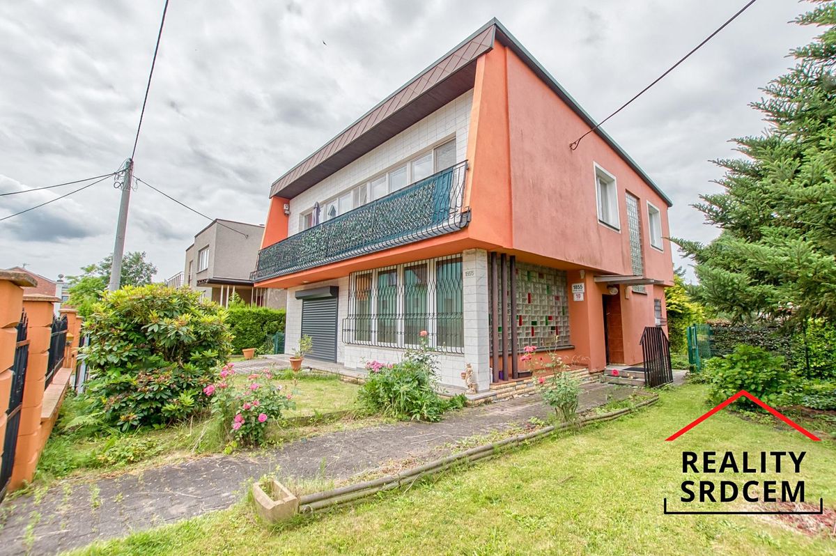 Prodej rodinného domu 178 m², pozemek 817 m² – fotografie 2