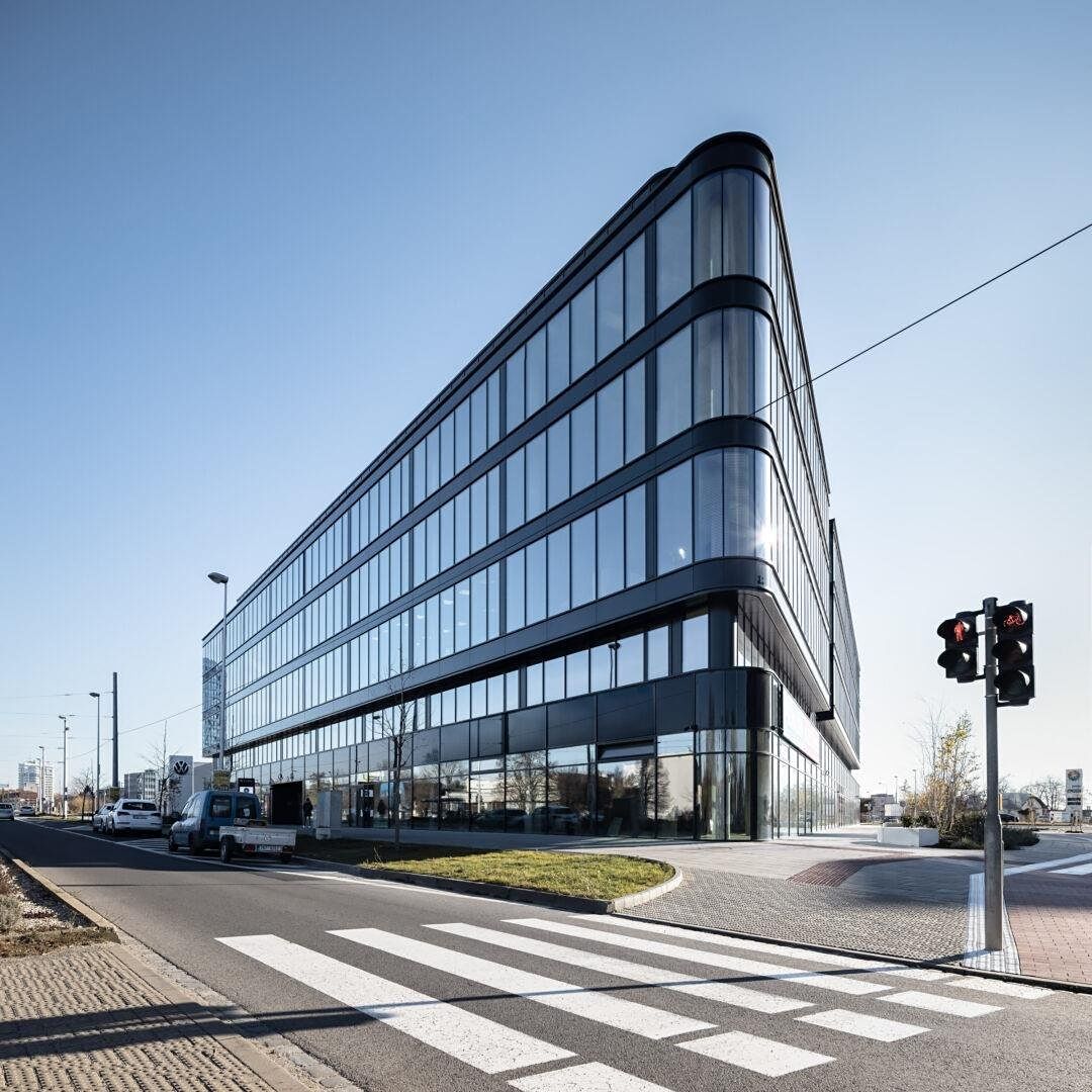 Pronájem kanceláře 2800 m² – fotografie 3