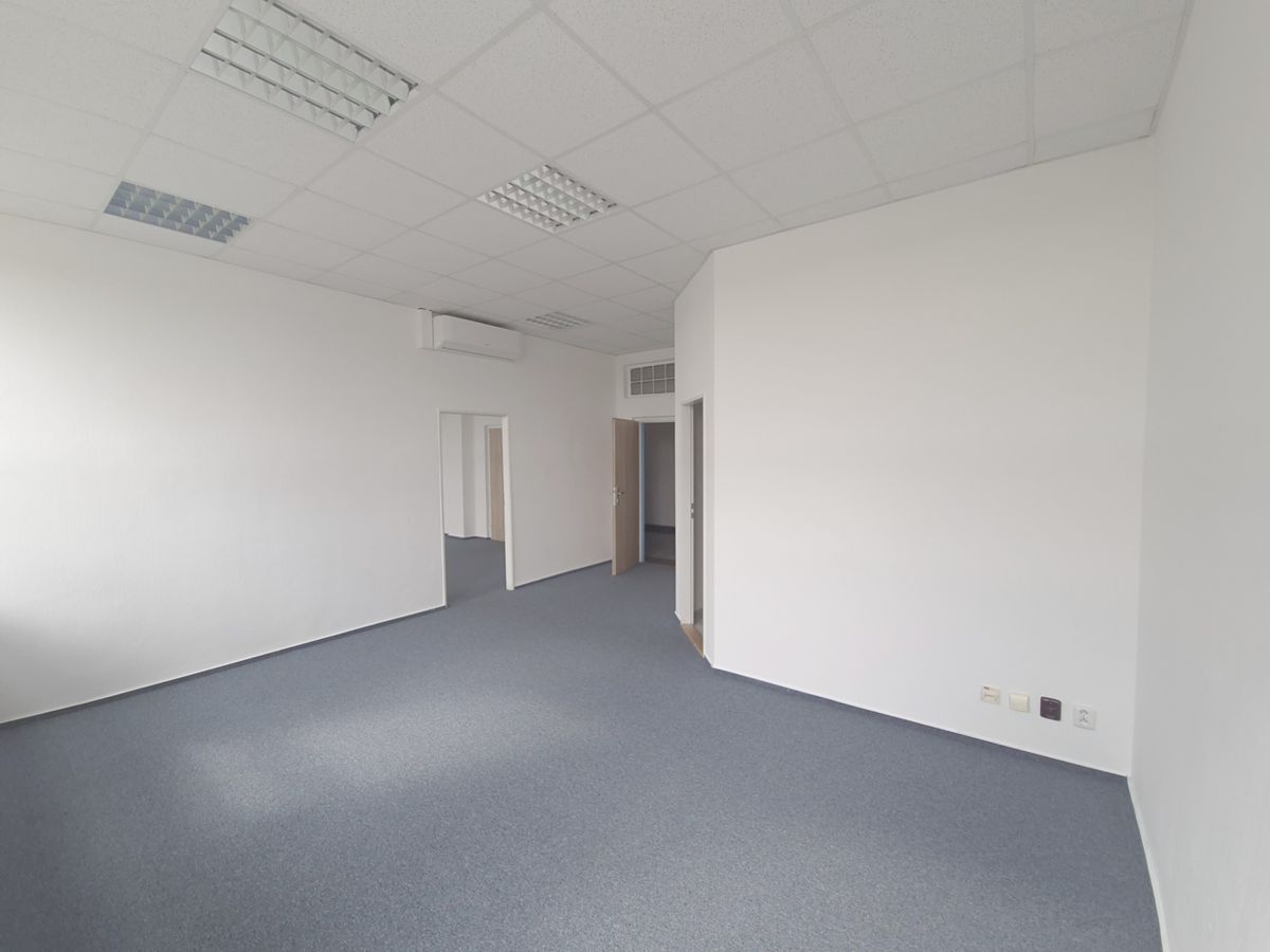 Pronájem kanceláře 63 m² – fotografie 5