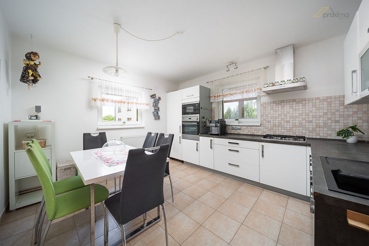 Prodej rodinného domu 220 m², pozemek 1551 m² – fotografie 4