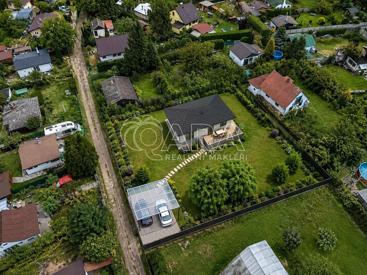 Prodej stavebního pozemku 992 m², Káraný – fotka 1 z 3