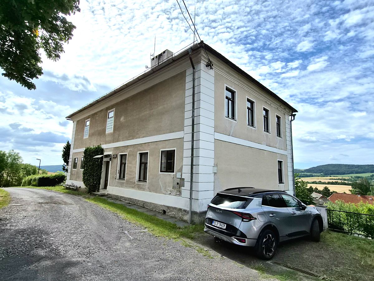Prodej vícegeneračního domu 500 m², pozemek 1000 m² – fotografie 2