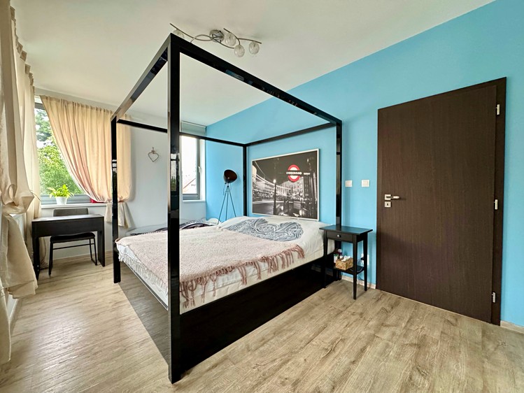 Pronájem bytu 3+kk, 94 m² (12 z 22)