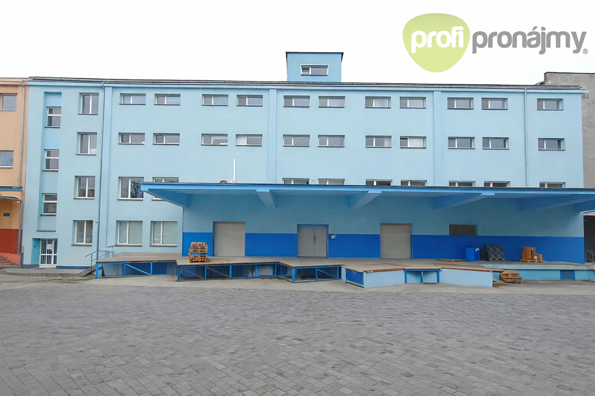 Pronájem skladového prostoru 587 m²