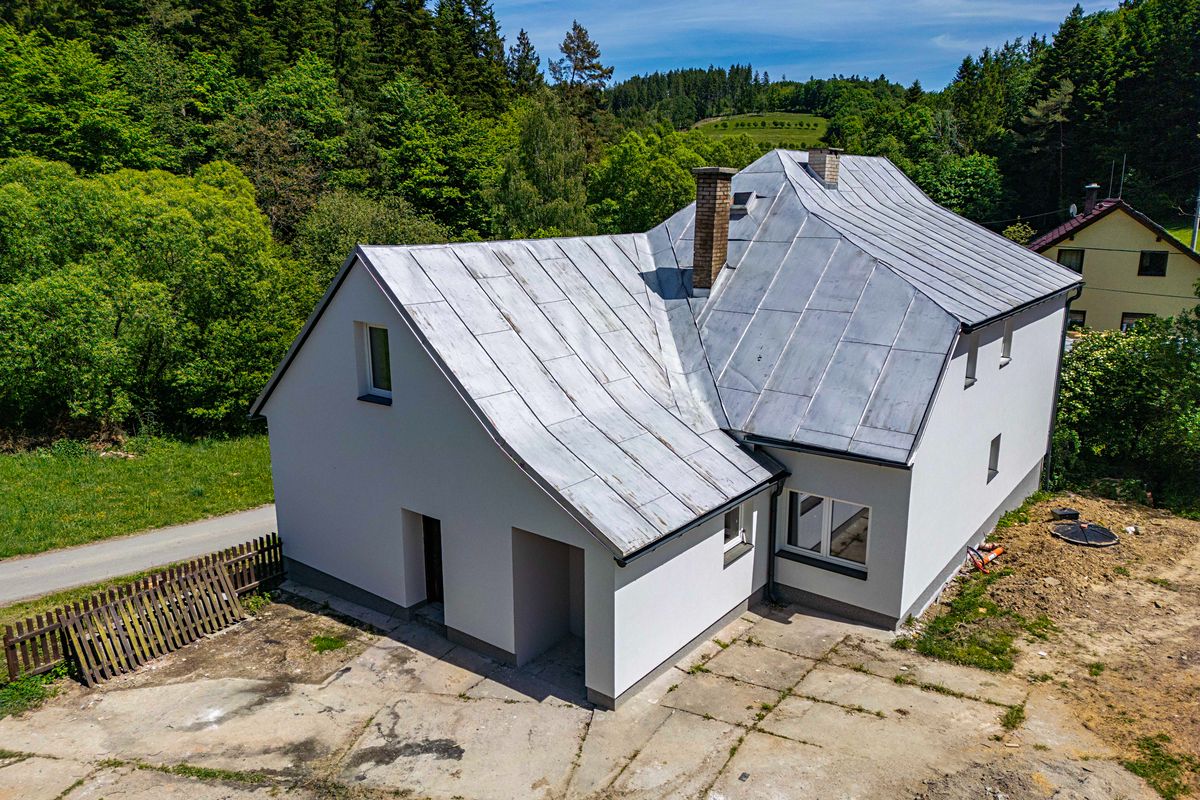 Prodej rodinného domu 275 m², pozemek 1671 m² – fotografie 3
