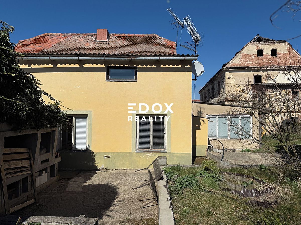 Prodej rodinného domu 200 m², pozemek 1530 m² – fotografie 2