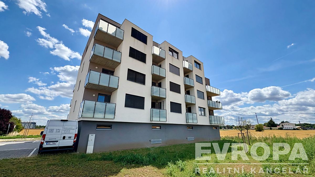 Pronájem bytu 2+kk 56 m² – fotografie 2