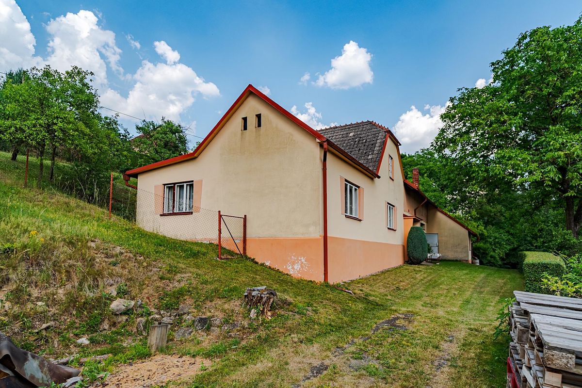Prodej rodinného domu 408 m², pozemek 844 m² – fotografie 2