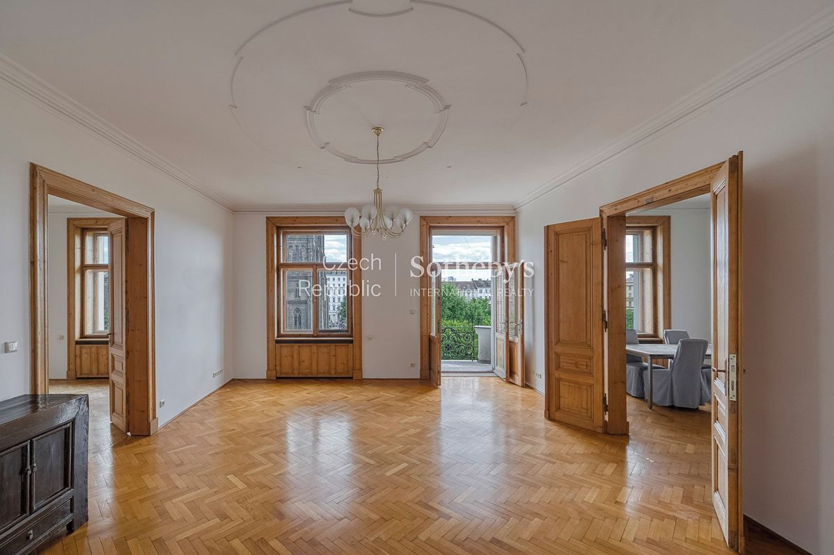 Pronájem bytu 6 pokojů a více 255 m²