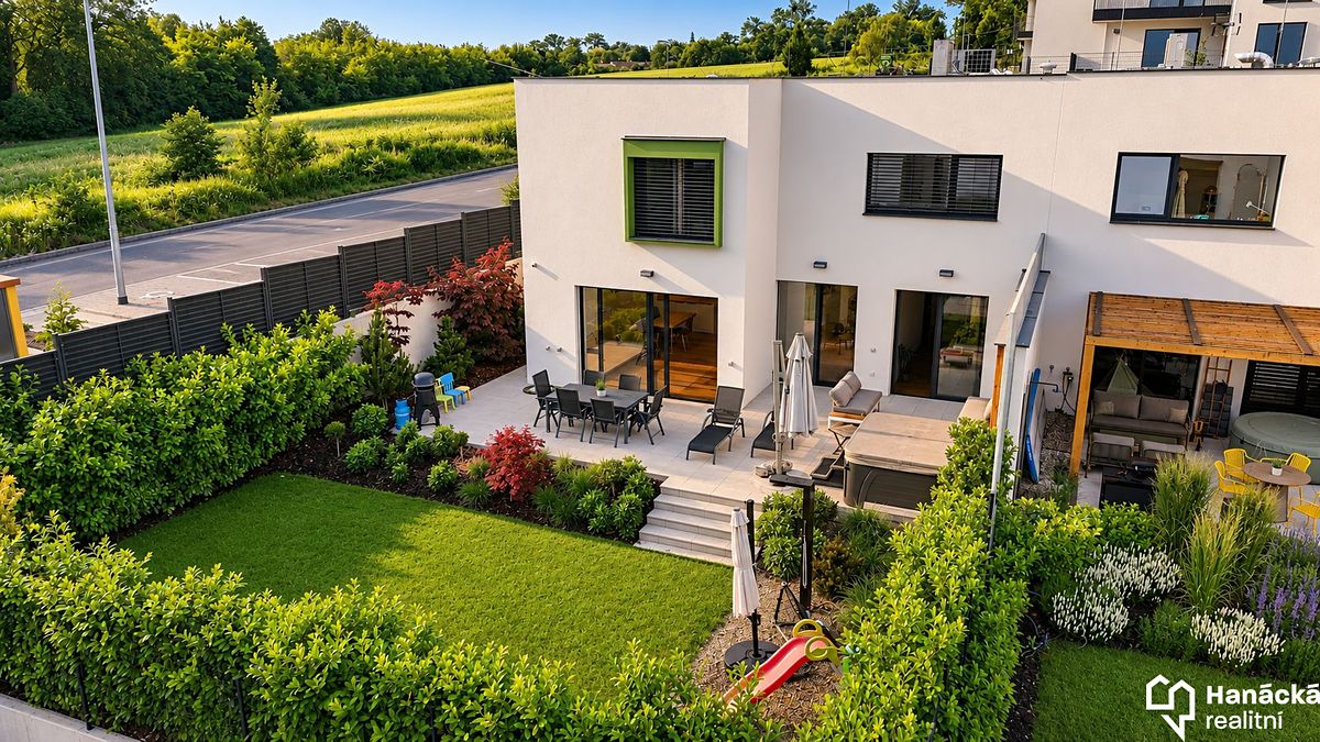 Prodej rodinného domu 200 m², pozemek 397 m² – fotografie 3