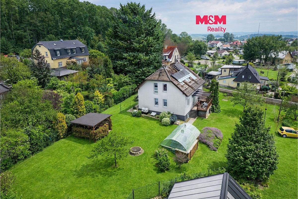 Prodej rodinného domu 229 m², pozemek 1015 m²