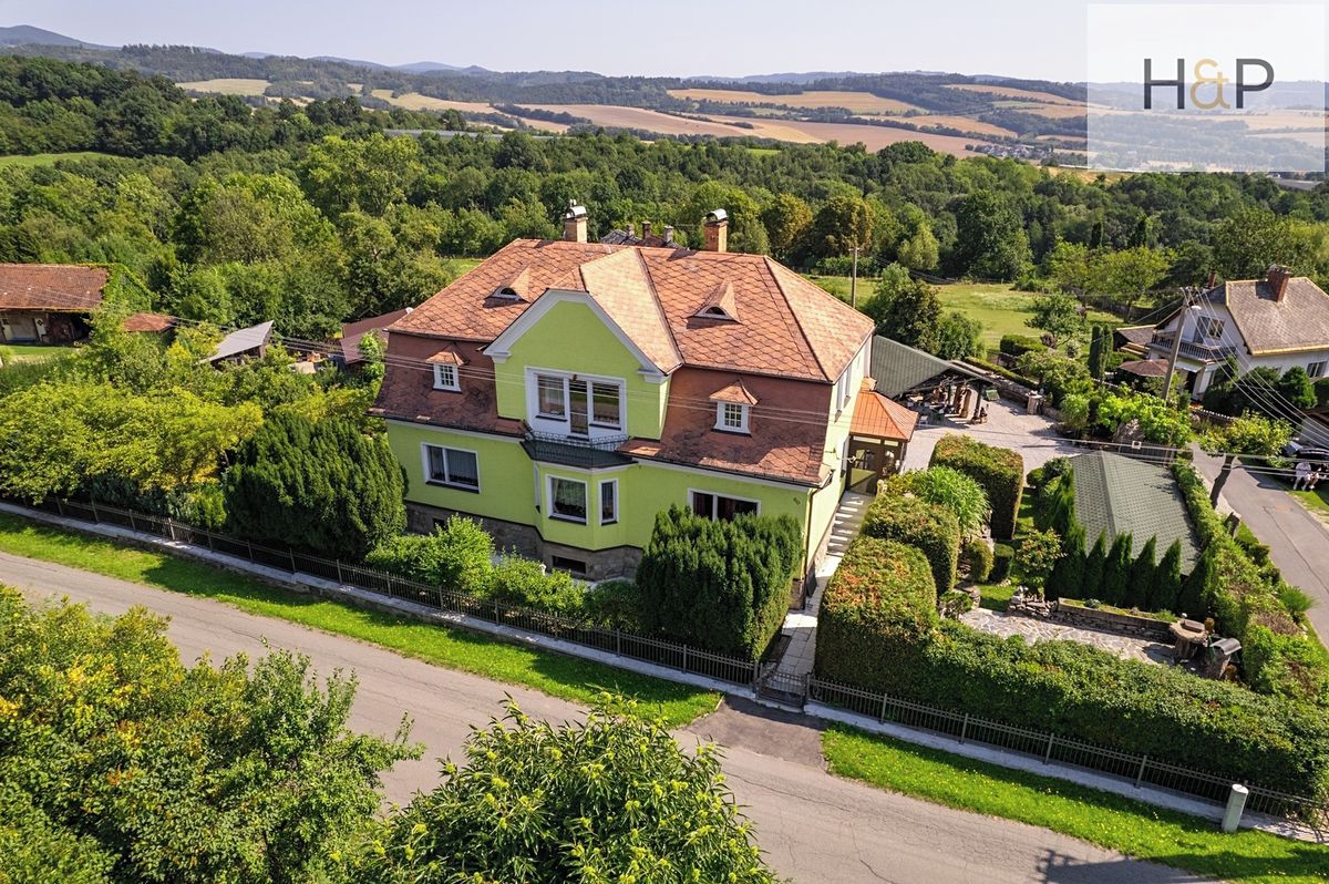 Prodej vily 300 m², pozemek 1418 m²