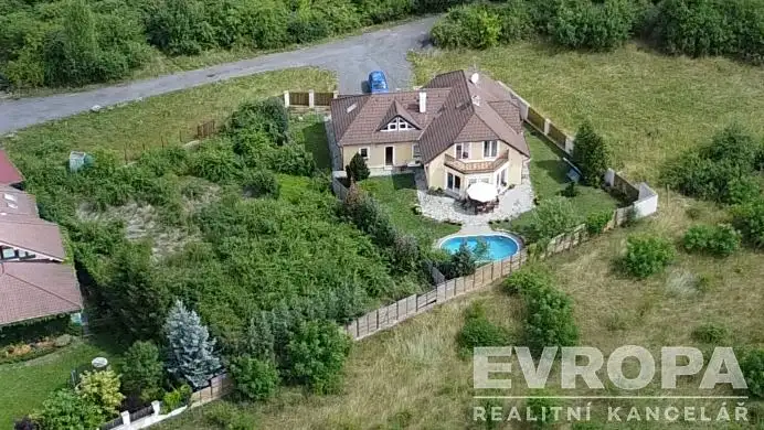 Prodej rodinného domu 231 m², pozemek 1600 m², Statenice – náhled fotky 2