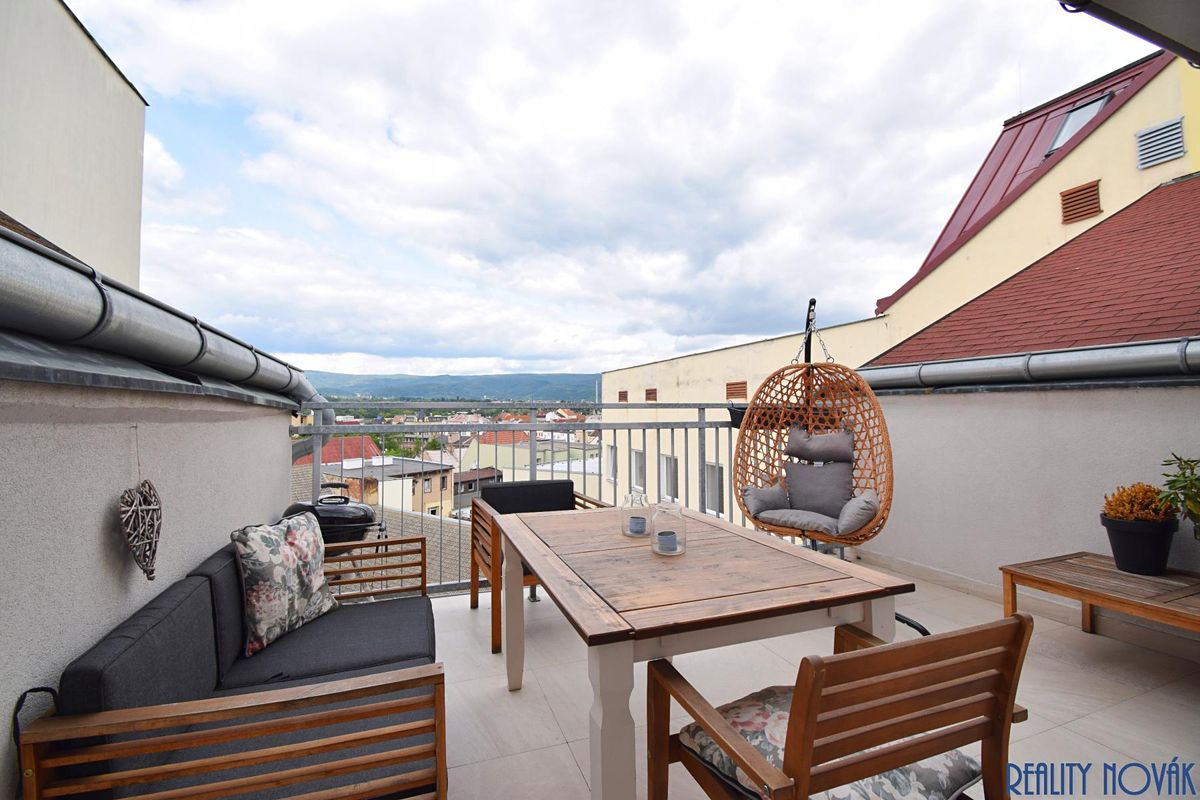 Pronájem bytu 4+kk 95 m²